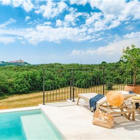 Luxury 4-Bedroom Villa with generous sized Infinity Pool near Buje, Istria. Sleeps 8